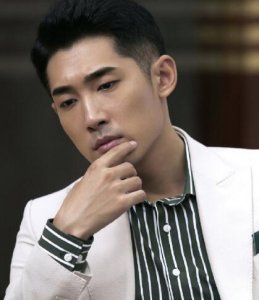 ​完美关系威廉扮演者是谁威廉会是公司内鬼吗