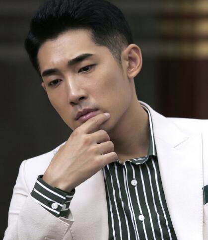 完美关系威廉扮演者是谁 威廉会是公司内鬼吗