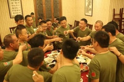 不愿参加战友聚会的三大理由,特别是第三条,真实的让人让人心疼