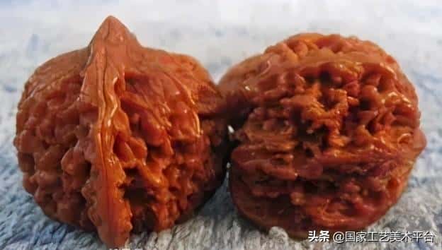 什么核桃适合把玩(手玩的核桃什么样的最好)