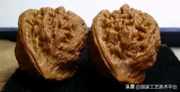 什么核桃适合把玩(手玩的核桃什么样的最好)