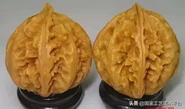 什么核桃适合把玩(手玩的核桃什么样的最好)