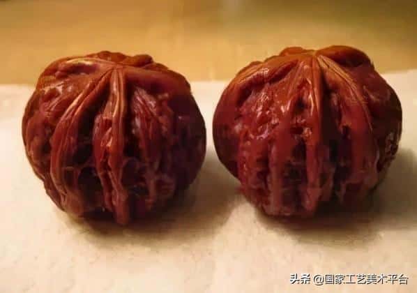 什么核桃适合把玩(手玩的核桃什么样的最好)