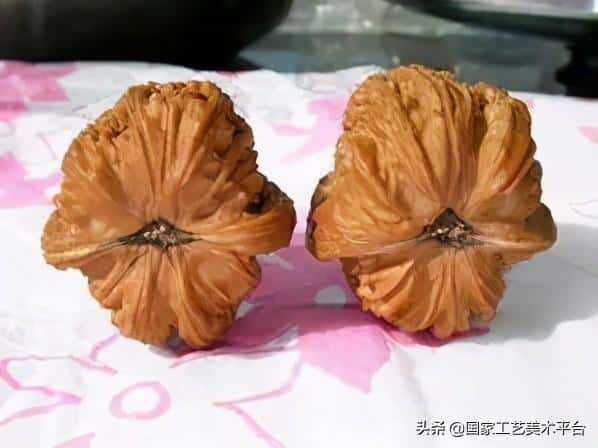 什么核桃适合把玩(手玩的核桃什么样的最好)