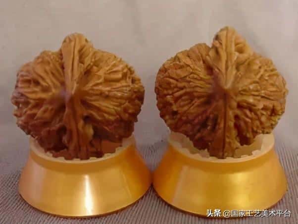 什么核桃适合把玩(手玩的核桃什么样的最好)