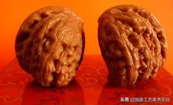 什么核桃适合把玩(手玩的核桃什么样的最好)