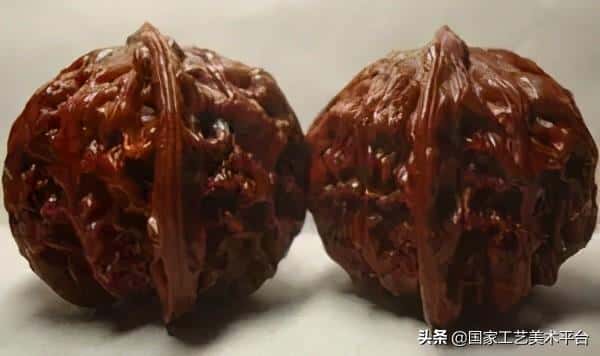 什么核桃适合把玩(手玩的核桃什么样的最好)