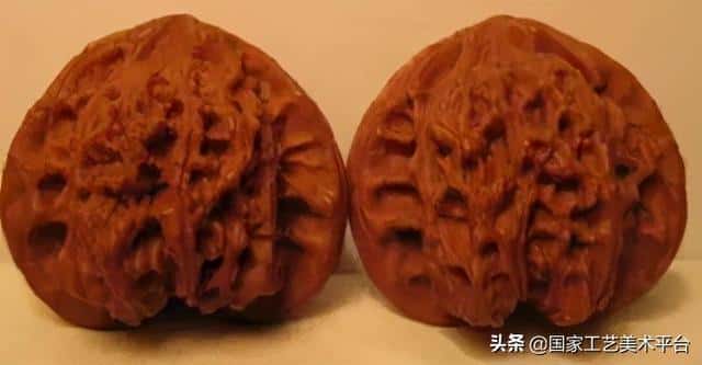 什么核桃适合把玩(手玩的核桃什么样的最好)