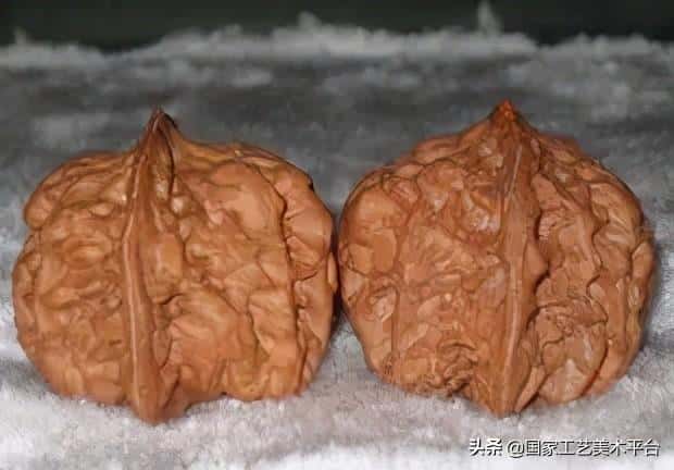 什么核桃适合把玩(手玩的核桃什么样的最好)