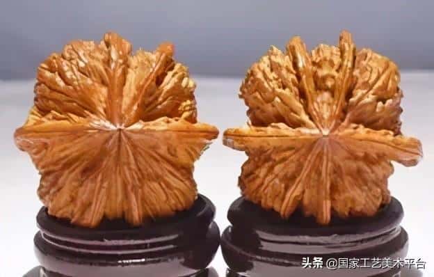 什么核桃适合把玩(手玩的核桃什么样的最好)