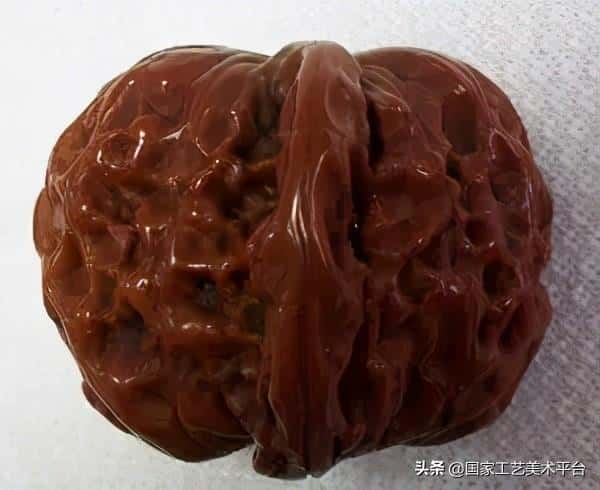 什么核桃适合把玩(手玩的核桃什么样的最好)