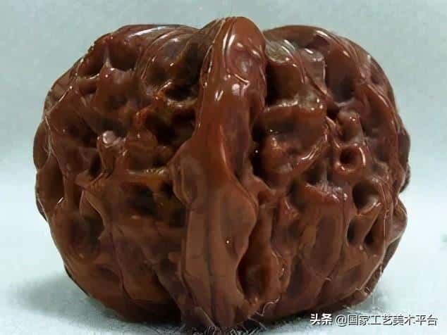 什么核桃适合把玩(手玩的核桃什么样的最好)