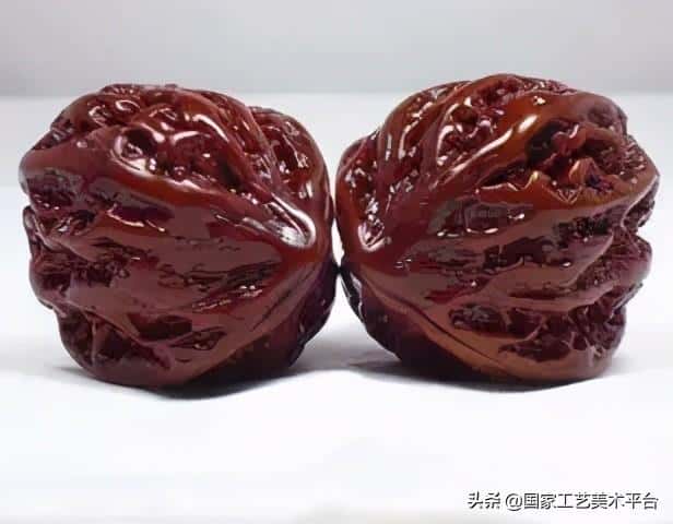 什么核桃适合把玩(手玩的核桃什么样的最好)