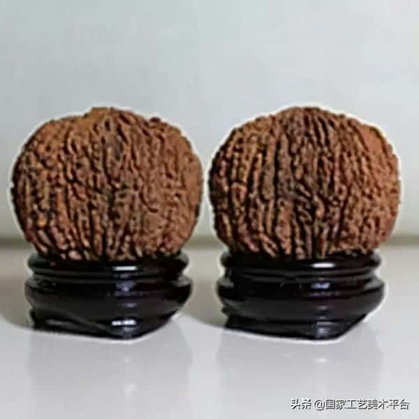 什么核桃适合把玩(手玩的核桃什么样的最好)