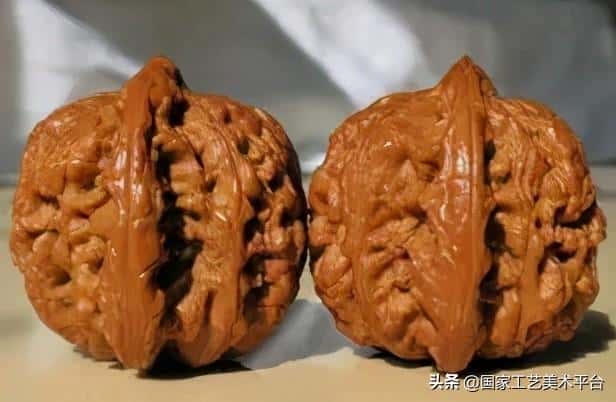 什么核桃适合把玩(手玩的核桃什么样的最好)