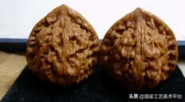 什么核桃适合把玩(手玩的核桃什么样的最好)