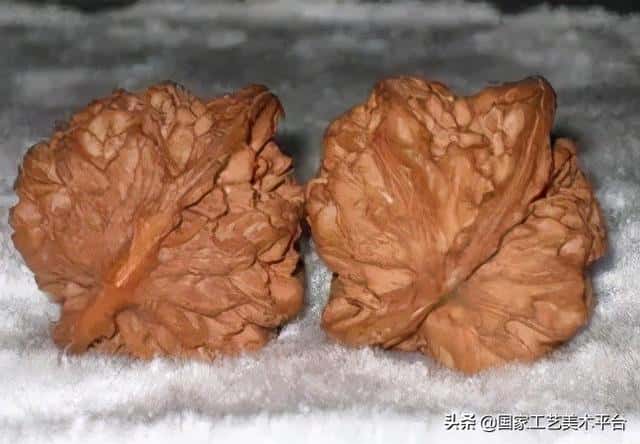 什么核桃适合把玩(手玩的核桃什么样的最好)