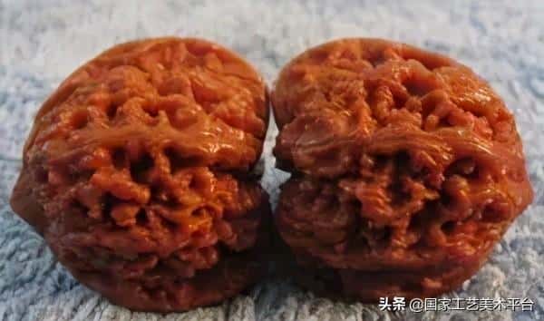 什么核桃适合把玩(手玩的核桃什么样的最好)