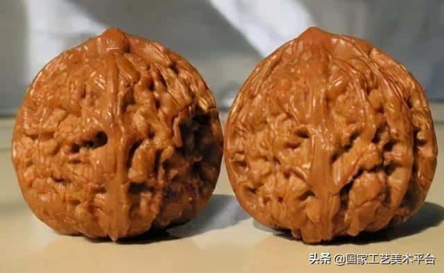 什么核桃适合把玩(手玩的核桃什么样的最好)