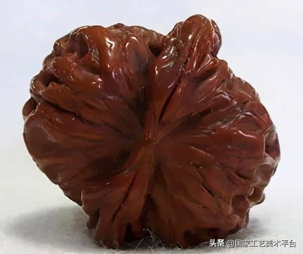 什么核桃适合把玩(手玩的核桃什么样的最好)