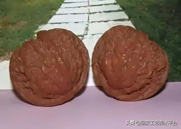 什么核桃适合把玩(手玩的核桃什么样的最好)