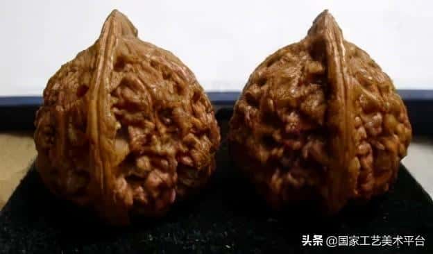 什么核桃适合把玩(手玩的核桃什么样的最好)