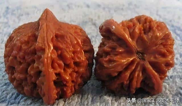 什么核桃适合把玩(手玩的核桃什么样的最好)