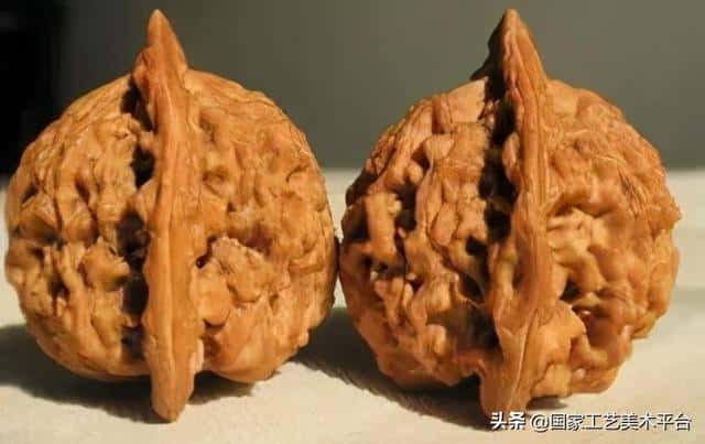 什么核桃适合把玩(手玩的核桃什么样的最好)