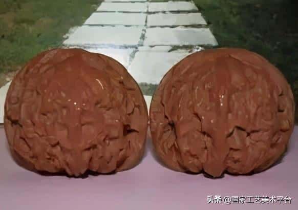 什么核桃适合把玩(手玩的核桃什么样的最好)