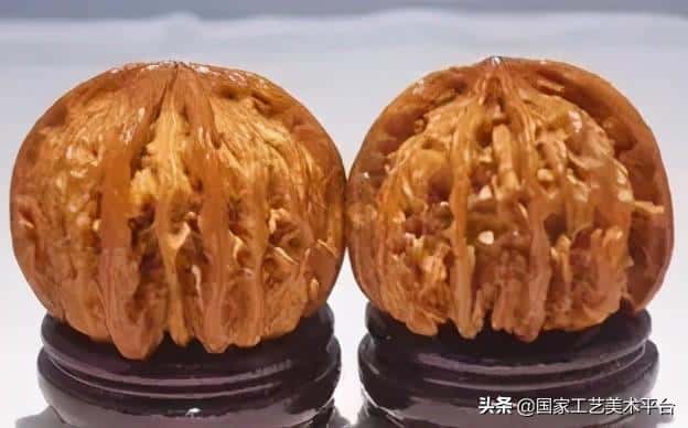 什么核桃适合把玩(手玩的核桃什么样的最好)