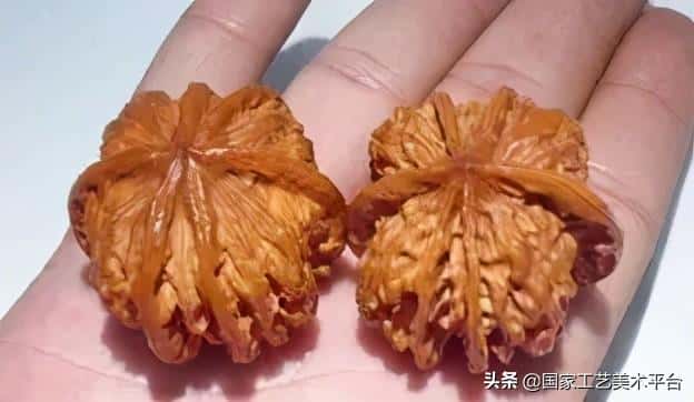 什么核桃适合把玩(手玩的核桃什么样的最好)