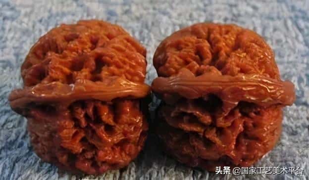 什么核桃适合把玩(手玩的核桃什么样的最好)