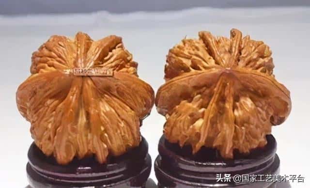 什么核桃适合把玩(手玩的核桃什么样的最好)