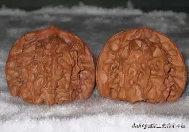 什么核桃适合把玩(手玩的核桃什么样的最好)