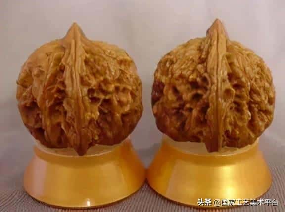 什么核桃适合把玩(手玩的核桃什么样的最好)