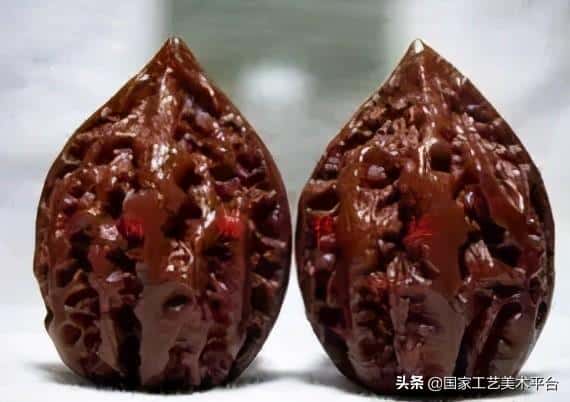 什么核桃适合把玩(手玩的核桃什么样的最好)