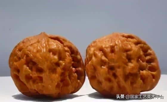 什么核桃适合把玩(手玩的核桃什么样的最好)