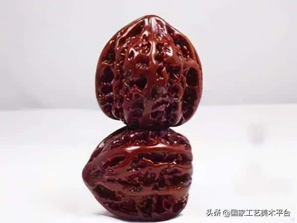 什么核桃适合把玩(手玩的核桃什么样的最好)