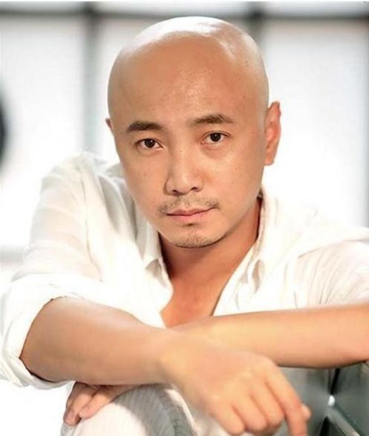 徐峥为何光头「徐峥为什么要转行做导演徐峥光头的原因是什么造成的」
