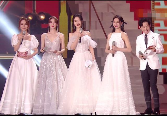 芒果四小花同台主持，却更像网红比美！沈梦辰靠心机造型美成C位