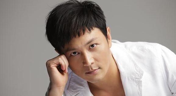 他的婚姻经历堪比王宝强，被妻子骗破产，养的6个孩子都非亲生