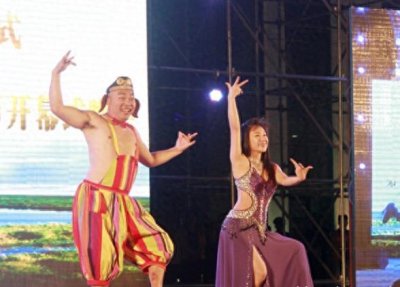 ​赵本山最火的弟子“程野”老婆很漂亮