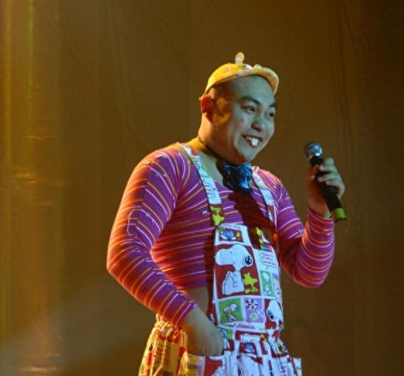 赵本山最火的弟子“程野”老婆很漂亮