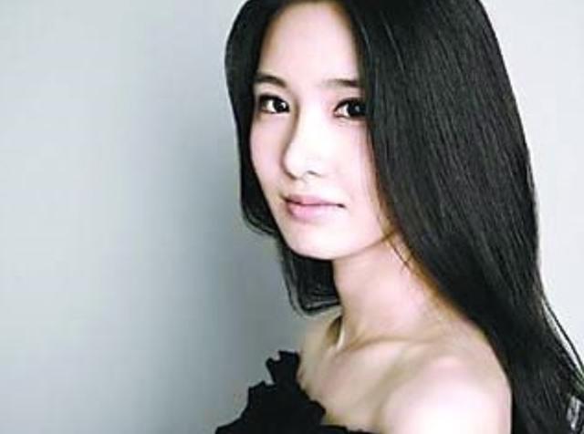 可悲！继张紫妍事件后又一女星被毁：曾遭“倒挂金钩”各种新花样