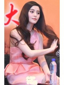 ​现在谁是超一线女星？杨幂榜上有名。