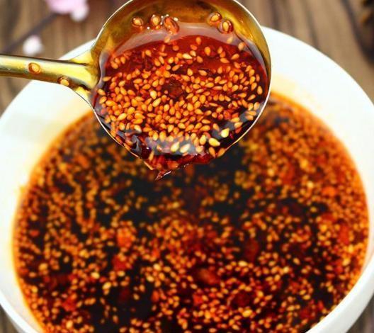 怎样做辣椒油又红又亮?老妈做了几十年的秘密教给你