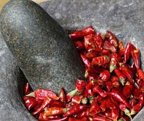 怎样做辣椒油又红又亮?老妈做了几十年的秘密教给你
