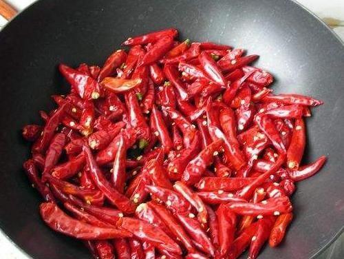 怎样做辣椒油又红又亮?老妈做了几十年的秘密教给你