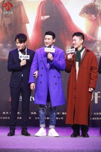 ​《天衣无缝》开播，陆毅首演“阴狠”反派，与任泉同框