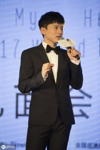 ​一直说张杰是靠谢娜出道的，那大家先看看他的经历吧